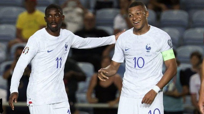 Ousmane Dembélé vence a Bola de Ouro à frente de Kylian Mbappé